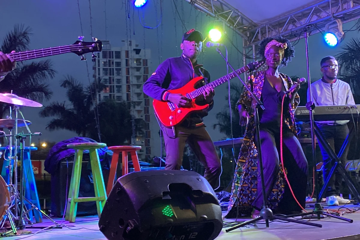 bnbband live banner performance (4)