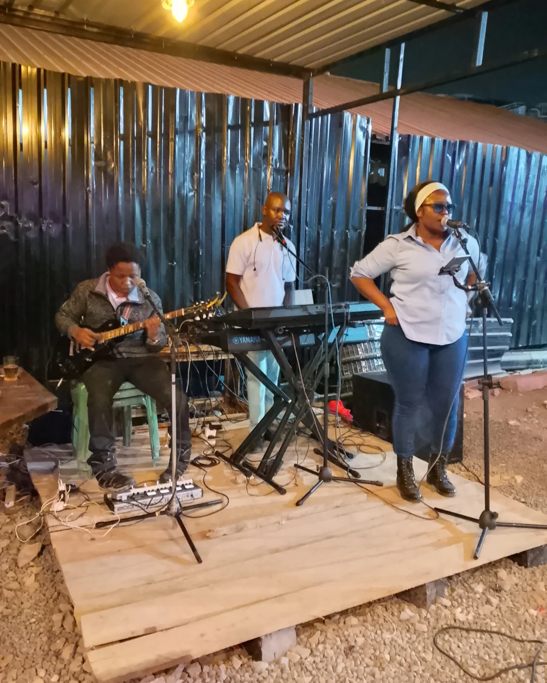 bnbband perfoming